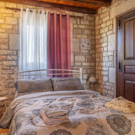 Polilimnio Foteini's Mini Castle