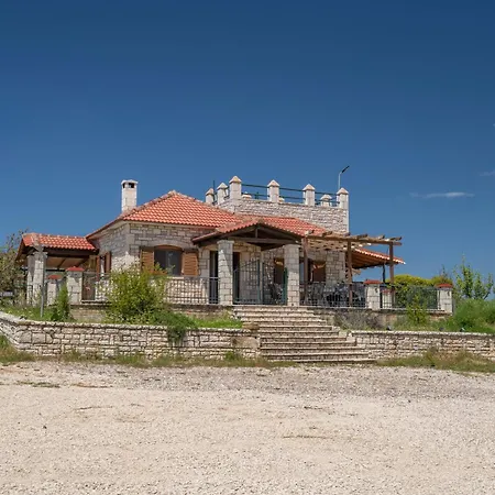 Polilimnio Foteini's Mini Castle * Metamorfosis